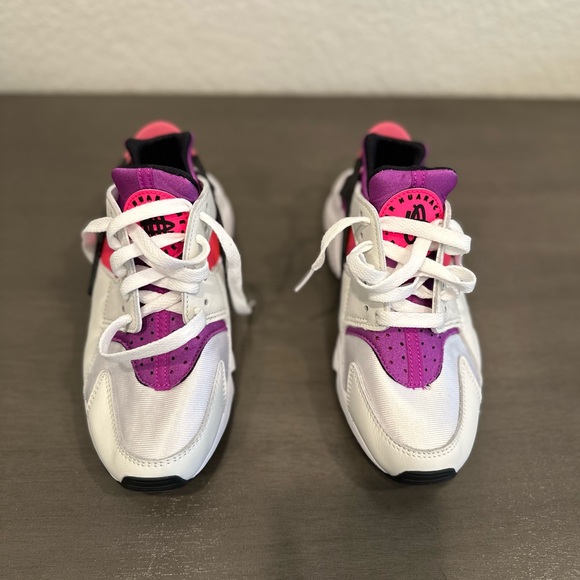 Nike Shoes - Nike Air Huarache